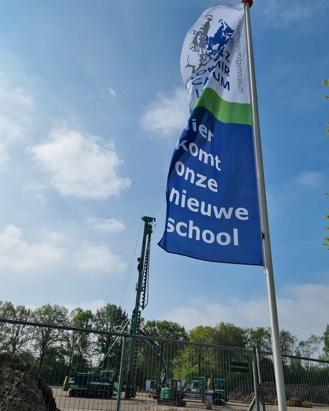 11 15 mei Foto vlag nieuwe school