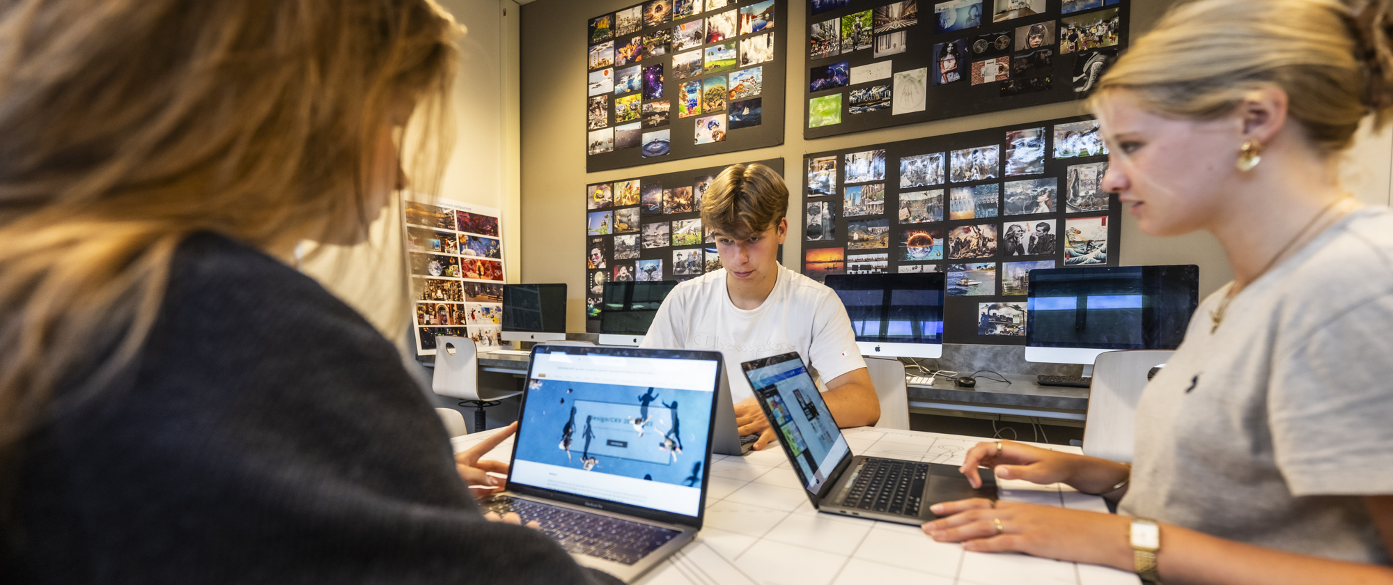 Kinderen aan het werk op laptop